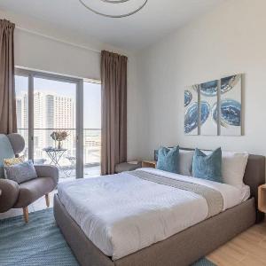 Bright Studio - Minutes from Dubai Metro!