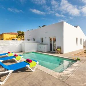 Villa Pins Blanca by Villa Plus