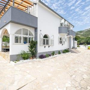 Holiday Home VILLA BLISS   Kastela-RudineCroatia