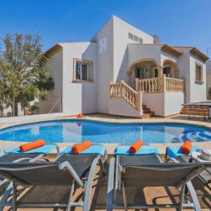 Villa Aneto by Villa Plus