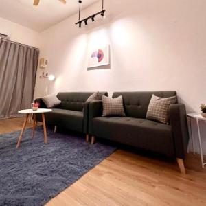 DeMUJI 4BR 10PAX 3Min to ECM KCM Netflix