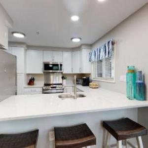 7645 Huntington Villa