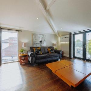 Modern and Stylish 2 Bedroom Apartment