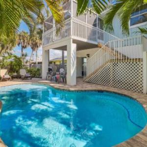 Island Hideaway East: 5 Minute Walk to Beach Private Pool by Anna Maria Life Vacation Rentals