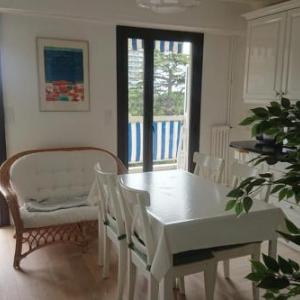 Spacious 70 m flat with Balcony and sea view!