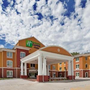 Holiday Inn Express Hotel & Suites Kansas City Sports Complex hotel in Kansas City
