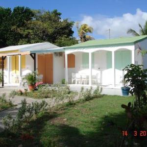 Bungalow charmant au Moule avec vue sur jardin
