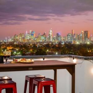 StayCentral - Northcote Townhouse with Study
