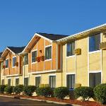 Super 8 by Wyndham Charlotte University