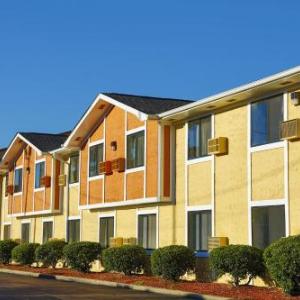 Super 8 by Wyndham Charlotte University photo