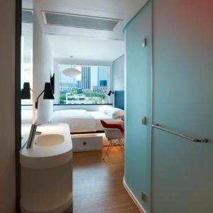 Ahmanson Theatre Hotels - citizenM Los Angeles Downtown