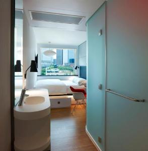 citizenM Los Angeles Downtown hotel near Los Angeles Convention Center