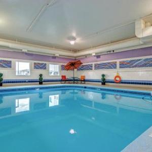 SaskTel Centre Hotels - Motel 6-Saskatoon SK