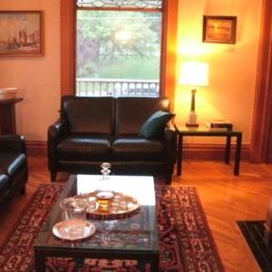 Hotels near First Avenue Club Iowa City - The Burford House Inn