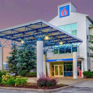 McMaster University Hotels - Motel 6-Burlington ON - Toronto West - Oakville