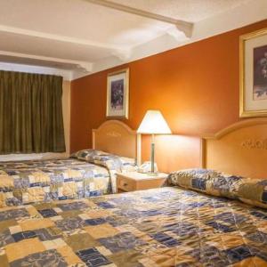 Hotels near The Family Arena - Relax Inn Saint Charles