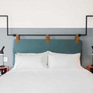 The Wiltern Hotels - The Metric - Los Angeles Downtown