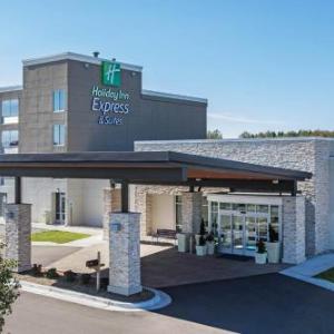 Hotels near Little River Casino - Holiday Inn Express & Suites Ludington