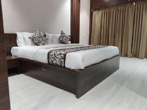 Hotel Runwal Tower, Sangli