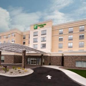 Holiday Inn & Suites Detroit - Troy an IHG Hotel