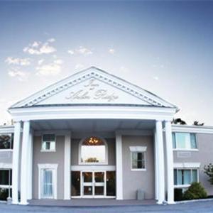Hotels near Bananas Comedy Club Poughkeepsie - Inn At Arbor Ridge Hotel And Conference Center
