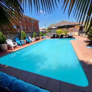 Patrick White Lawns Canberra Hotels - Country Plaza Motel