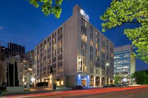 Aloft by Marriott Dallas Downtown hotel near Kay Bailey Hutchison Convention Center