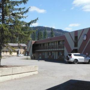 Hotels near Tumbler Ridge Community Centre - Tumbler Ridge Inn