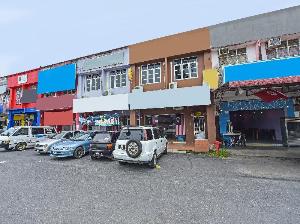OYO HOME 90325 Au Homestay, Besut