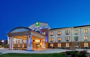 Holiday Inn Express Hotel & Suites St. Charles, Saint Charles
