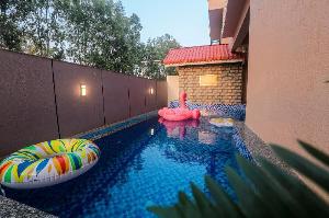 RUSSET VILLA - A SCENIC HOME WITH A PRIVATE POOL, Malavli