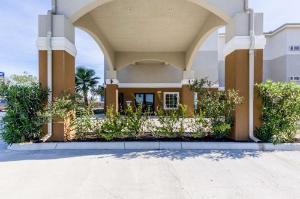 Super 8 Extended Stay by Wyndham Kenedy, Kenedy
