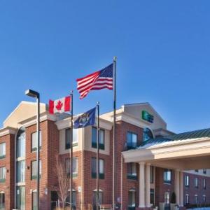 Holiday Inn Express Hotel & Suites - Novi