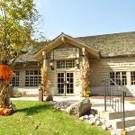 Hotels near LaSalle Speedway - Starved Rock Lodge & Conference Center