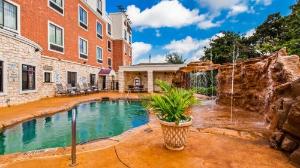 Best Western Premier Crown Chase Inn & Suites, Denton