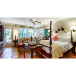 Hotels near Riverside Theatre Vero Beach - The Caribbean Court Boutique Hotel