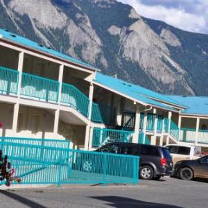 Hotels near The REC Centre Lillooet - Canadas Best Value Inn Mile 0