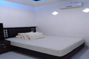 Khumairah Guest House, Selayar