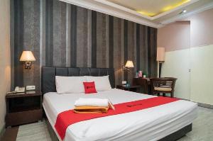 RedDoorz Plus near Simpang Tiga Tritayasa Cilegon, Banten