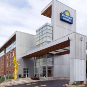 Days Inn & Suites by Wyndham Milwaukee