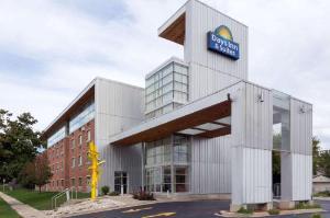Days Inn & Suites by Wyndham Milwaukee, Milwaukee