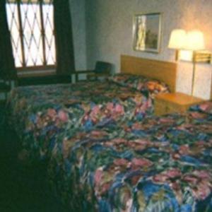 Hotels near Norton Center for the Arts - Relax Inn Richmond