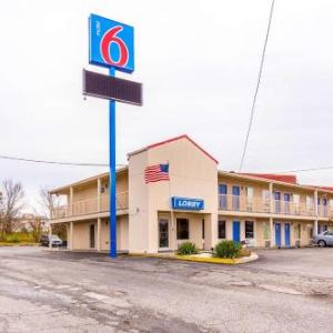 Hotels near Castle Ridge Centralia - Motel 6-Mount Vernon IL