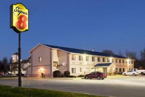 Super 8 by Wyndham Danville, Danville