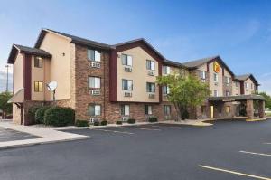 Super 8 by Wyndham Peoria, Peoria