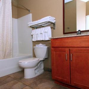 Hotels near KCI Expo Center - Candlewood Suites Kansas City Airport