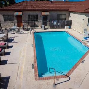 University Inn & Suites
