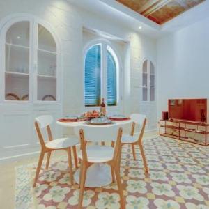 Central Family Apartment by Buena Vista