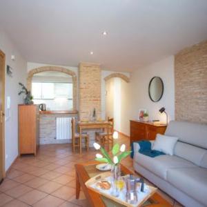 SingularStays Valero
