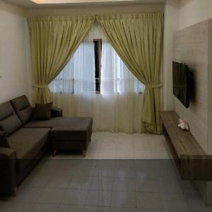 Golden shower apartment WIFI TV Nearby Town area